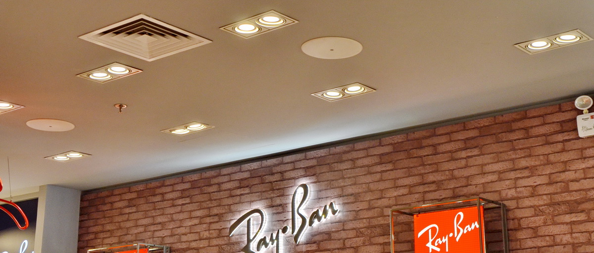 Ray?Ban 宏伊国际广场店——凯发k8国际 CIS 商用安装系统的经典应用